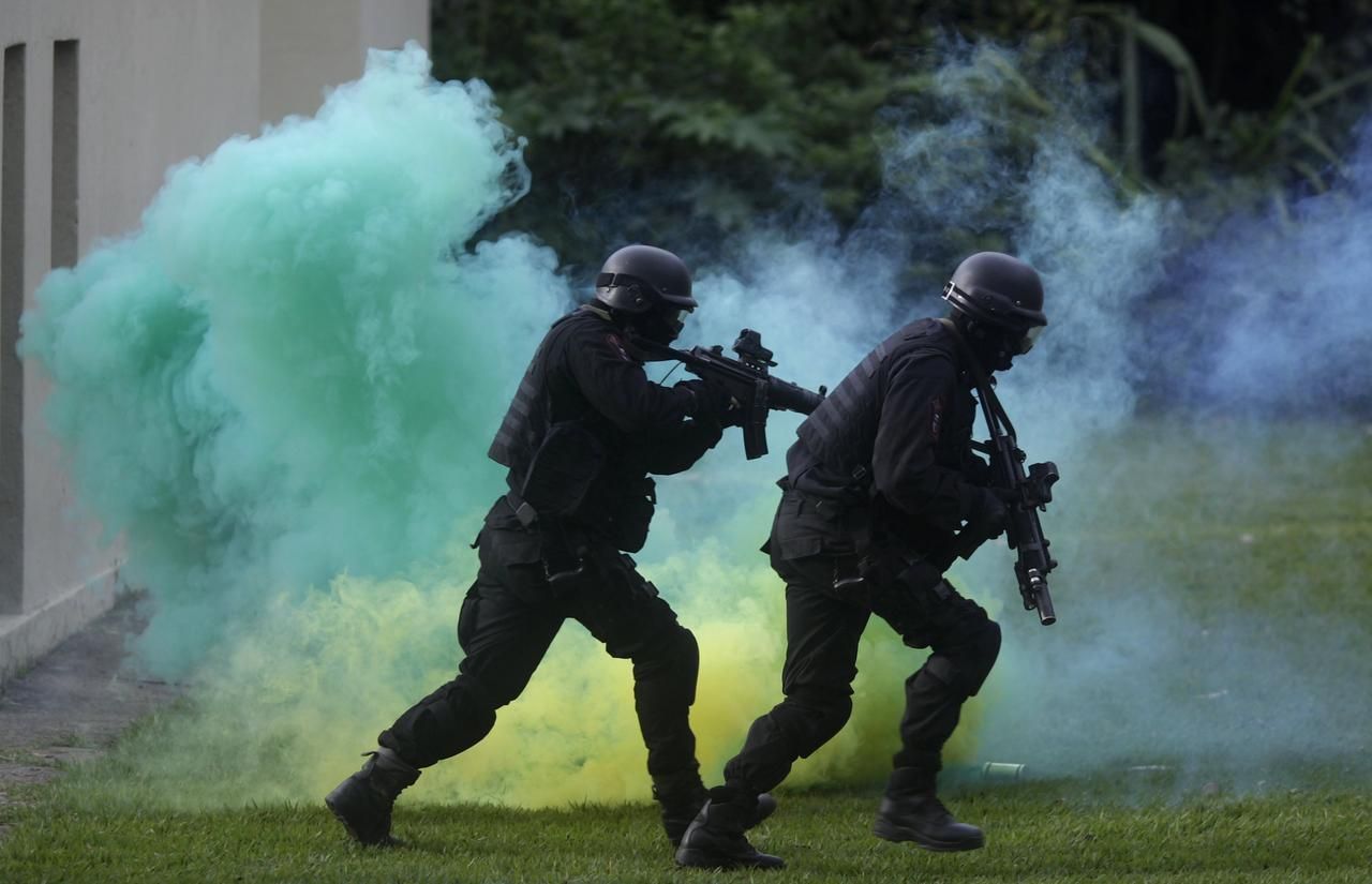 Fotogalerie: Jak vypadají militantní přípravy na fotbalový šampionát v Brazílii