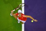 Justine Heninová podává ve finále Turnaje mistryň v Madridu.