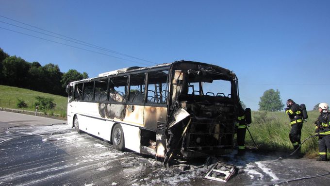 U Prachatic začal hořet autobus.
