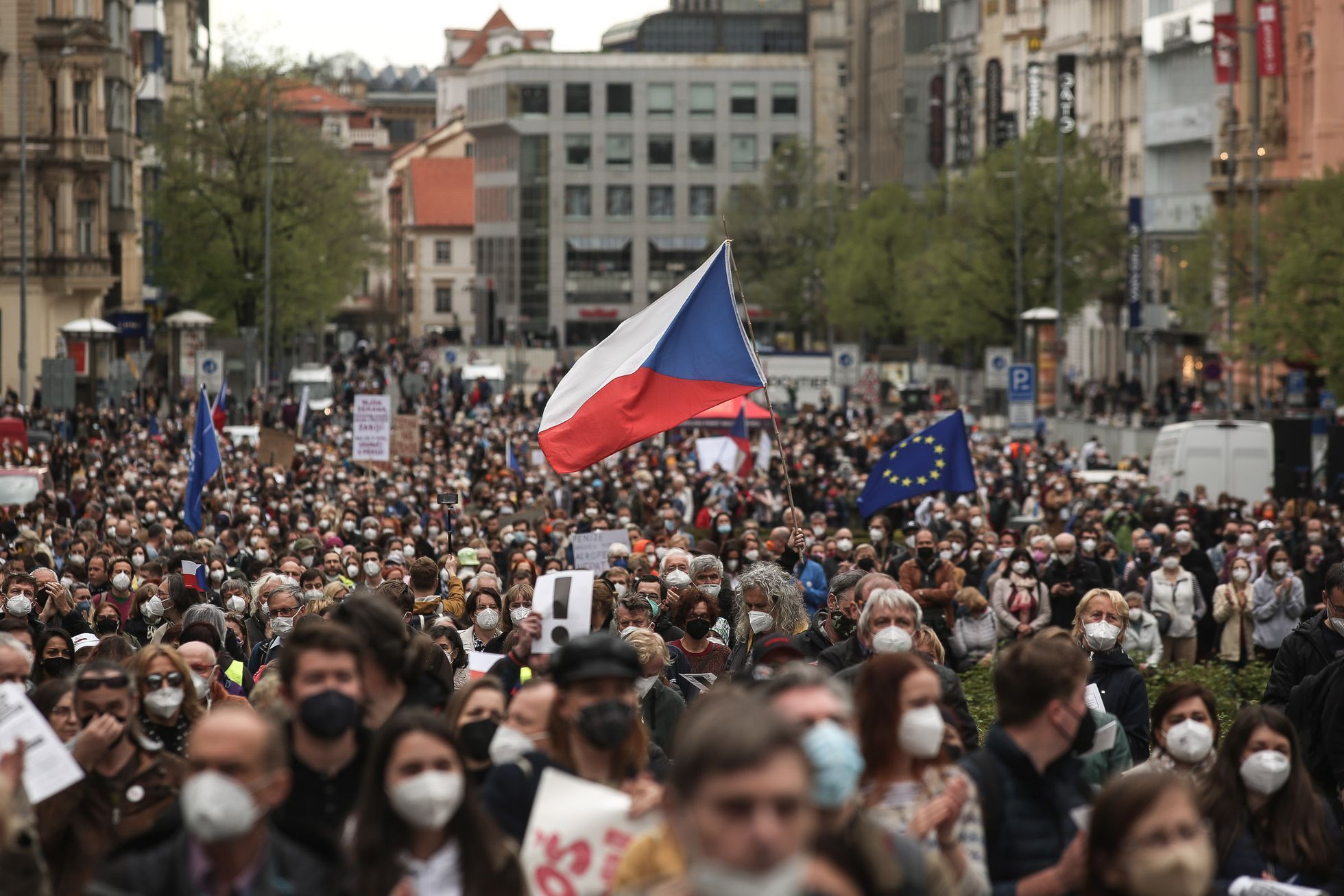 Demonstrace Milion chvilek demokracie, Václavské náměstí, duben 2021, respirátory, protest