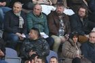 Zápas si nenechal ujít kouč české jednadvacítky Vítězslav Lavička ani bratři Adam a Aleš Řebíčkové.