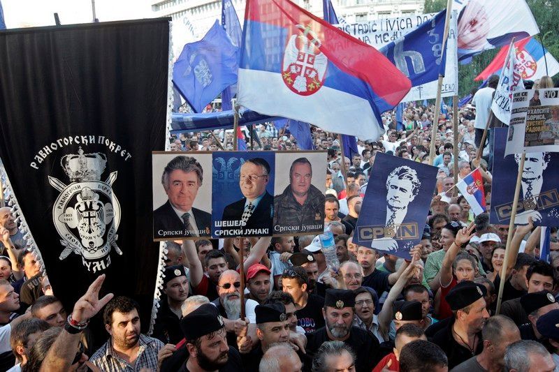 Demonstrace na podporu Karadžiče v Bělehradě