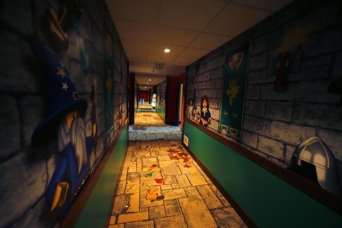 A themed hallway is shown as construction continues in North America's first ever Lego Hotel being built at Legoland in Carlsbad, California January 17, 2013. The three-story, 250-room hotel will open on April 5. REUTERS/Mike Blake (UNITED STATES - Tags: SOCIETY TRAVEL) Published: Led. 17, 2013, 11 odp.