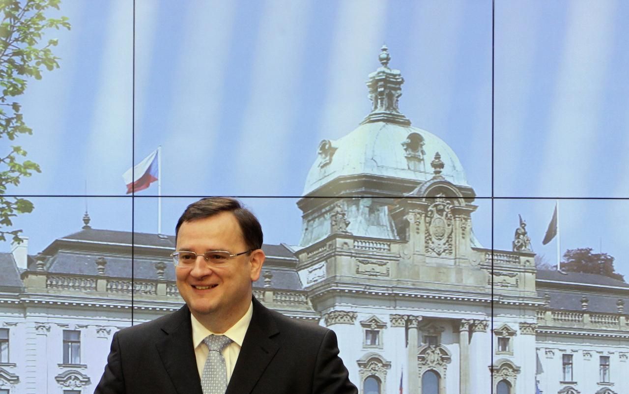 Premiér Petr Nečas po jednání vlády 18. dubna 2012
