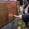 Odhalení pamětní desky Čechoslovákům bojujícím v RAF na památníku na Klárově v Praze
