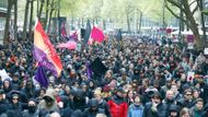 Podle organizátora protestů, německé organizace Solidarita místo štvaní, se na blokádách přístupových cest k hotelu, kde se odehrává volební sjezd AfD  podílelo asi 3000 lidí s tlampači a transparenty. Celkem se na různé demonstrace proti AfD přihlásilo podle organizace Solidarita místo štvaní během soboty kolem 50 000 osob.