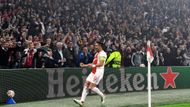 Ajax Amsterdam změřil v uplynulém kole Ligy mistrů síly s Borussií Dortmund. Na snímku se raduje hráč nizozemského celku Dušan Tadić po vstřelení prvního gólu.