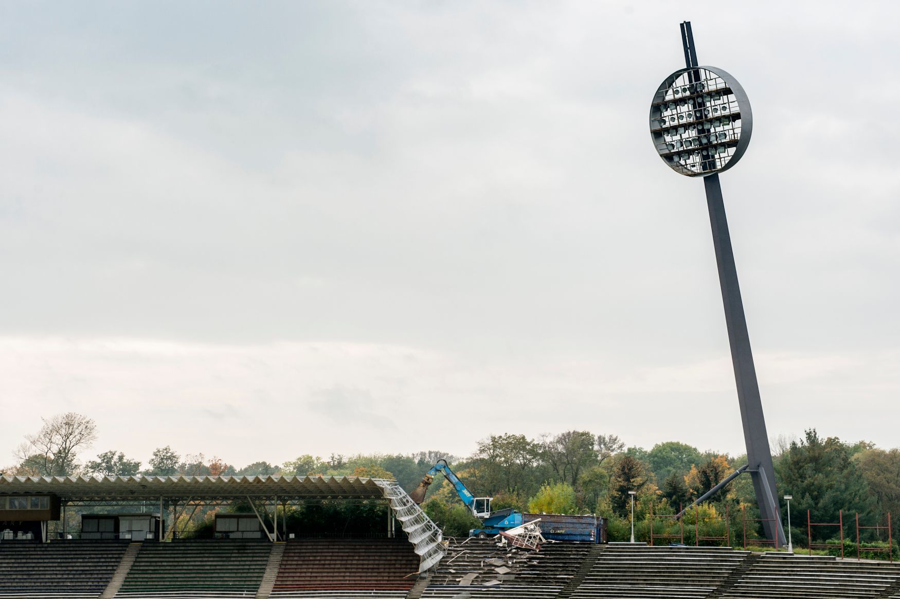 Bourání stadionu v Hradci Králové