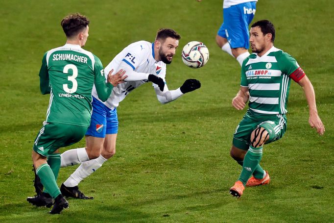 11. kolo fotbalové Fortuna:Ligy 2020/21, Ostrava - Bohemians: Till Schumacher, Tomáš Zajíc a Josef Jindřišek.