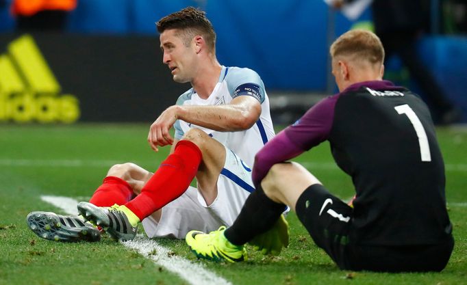 Euro 2016, Anglie-Island: Gary Cahill a Joe Hart