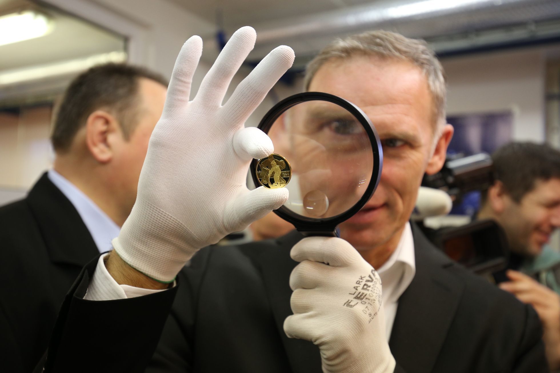 Dominik Hašek si razí vlastní zlatou minci