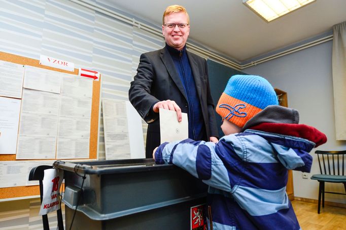 Pavel Bělobrádek u voleb.