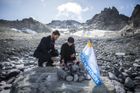Ve Švýcarsku pohřbili zmizelý ledovec. Jako by mi umřel kamarád, tvrdí glaciolog