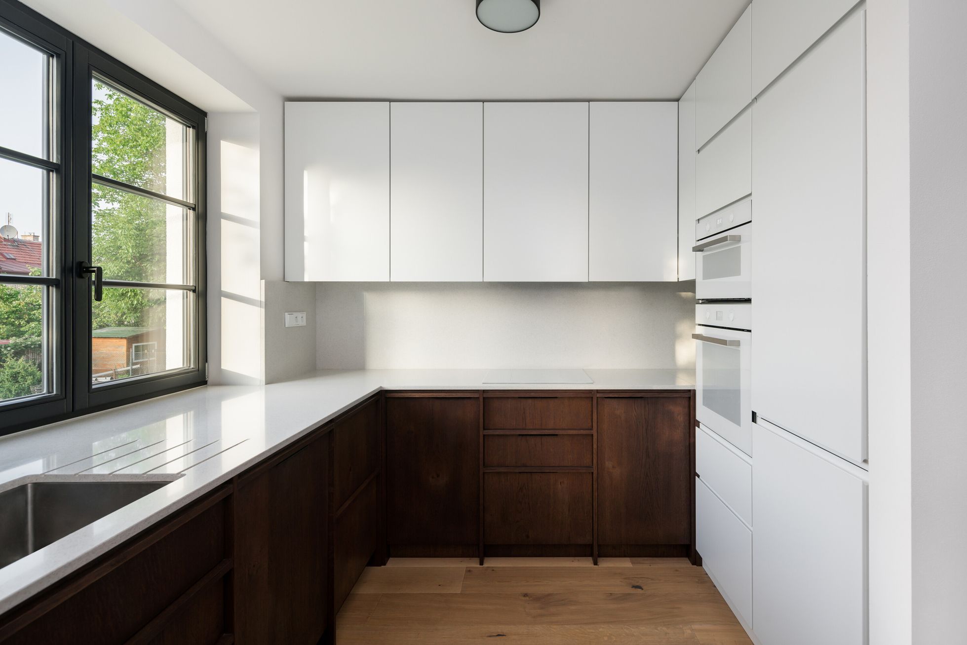 No architects - v řadě