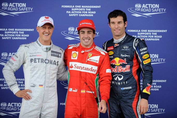 Toto trio mělo v deštivém Silverstone nejvíc štěstí. Zleva Michael Schumacher, Fernando Alonso a Mark Webber.