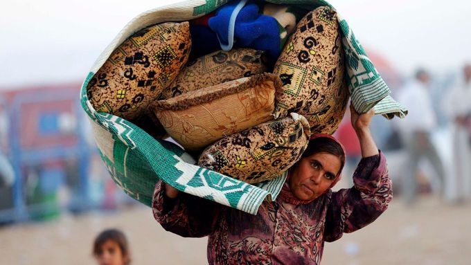 Kurdští uprchlíci u syrských hranic.