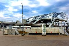 Postavili si nádraží, ale nemají na koleje. Evropská "trať století" míří do problémů