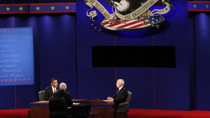 Poslední prezidentská debata a McCainův jazyk v obrazech