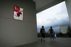 Policie varuje před velikonočními kapsáři v obchodech