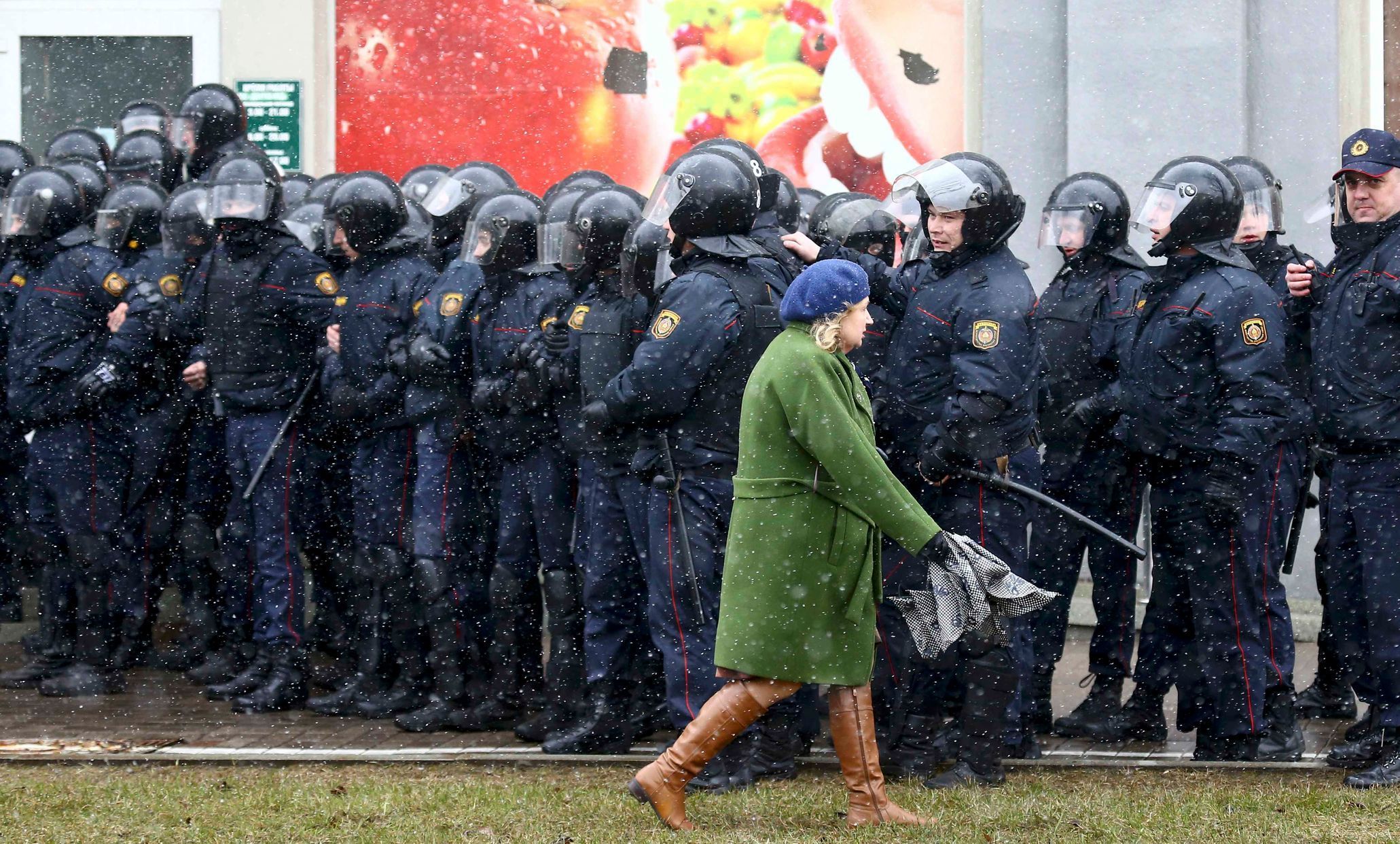 Policie zasáhla proti demonstrantům v Minsku, zatkla desítky lidí