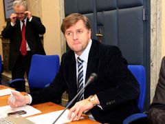 Petr Bendl poprvé na schůzi vlády