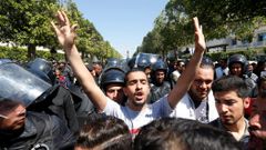 Studentské protivládní protesty v Tunisu ze 14. dubna.