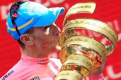 Nibali vyhrál po třech letech opět cyklistické Giro