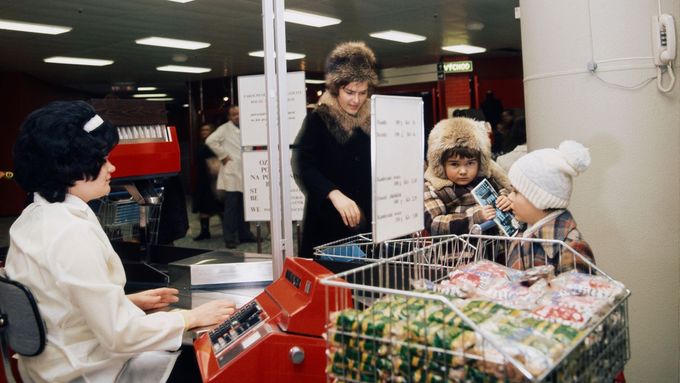 Retro nákupy: Unikátní snímky ukazují bídu socialistického zásobování
