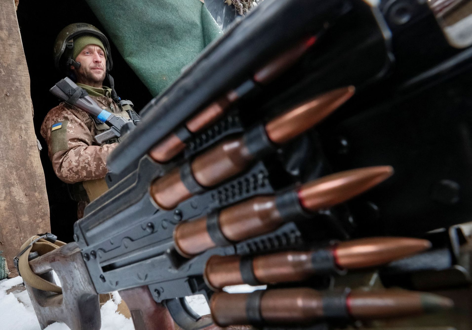 Ukrajinský voják na frontové linii u vesnice Zajceve.
