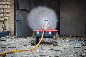 Český robot zachraňuje životy na Ukrajině. Když se osvědčí, pořídí si ho čeští hasiči