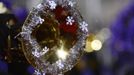 A horn decorated with tinsel and snow flakes is seen in the 2012 Hollywood Christmas Parade in Los Angeles November 25, 2012. REUTERS/Phil McCarten (UNITED STATES - Tags: ENTERTAINMENT) Published: Lis. 26, 2012, 7:43 dop.