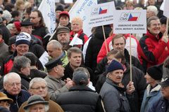 Socialisté demonstrovali v Praze proti vládním reformám