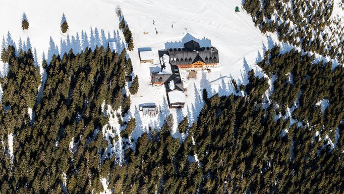 Krkonoše z výšky. Zimní snímky od Vrbatovy boudy až po Sněžku