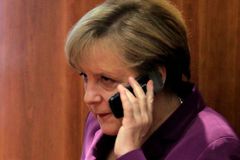 Její chyba? Merkelová málo používala šifrovací telefon