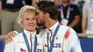 Tenisté, kteří roky tvořili pár i v osobním životě, se těsně před olympiádou rozešli. Na kurtu to ale nebylo znát. Siniaková s Macháčem jsou olympijskými vítězi.