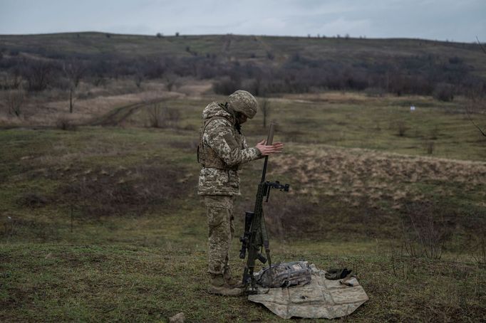 A Ukrainian Army sniper prepares his rifle at a shooting ground near a front line, amid Russia's attack on Ukraine, in Donetsk region, Ukraine December 23, 2023. REUTERS/