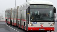 Je dlouhý skoro pětadvacet metrů. Je to nejdelší autobus provozovaný v Česku.