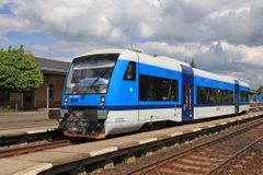 U Horních Počernic smetl vlak muže, nehodu nepřežil