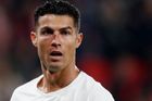 Rozladěný Ronaldo: Tekla mu krev, vynechal děkovačku. Se Schickem rozebíral penaltu