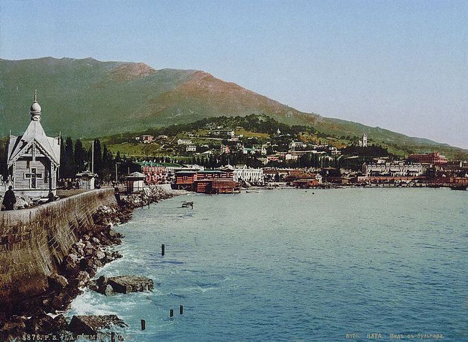 Pohled na bulvár v Jaltě na Krymu, rok cca 1890 - 1900. Fotochrom