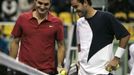 Roger Federer (vlevo) a Pete Sampras