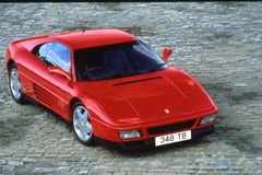 Pohrobek slavného Enza Ferrariho. Před třiceti lety se představilo Ferrari 348