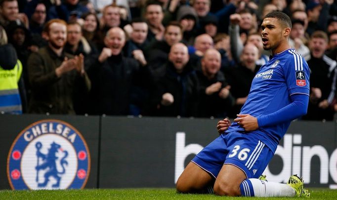 Ruben Loftus Cheek z Chelsea slaví gól v FA Cupu