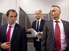 Wilders volil za asistence svých bodyguardů, jeho strana však utrpěla fiasko.
