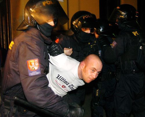 Zásah při koncertu neonacistů