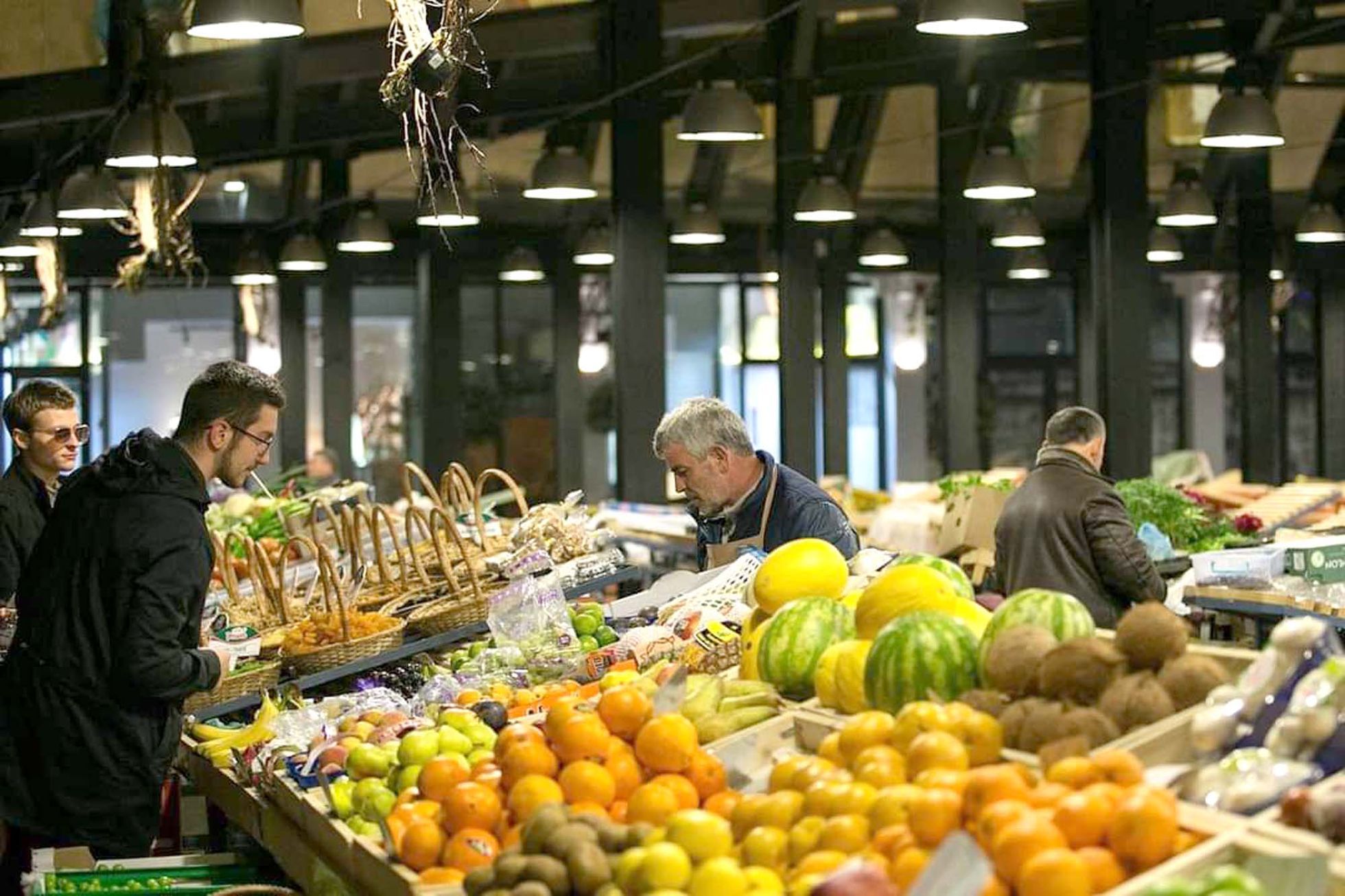 Albánie, Tirana, cestování, kultura, murál