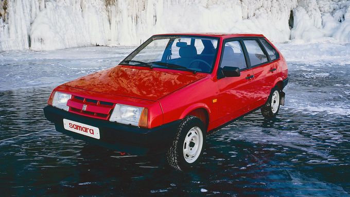 Lada Samara se představila v roce 1984, pětidveřový model o tři roky později.