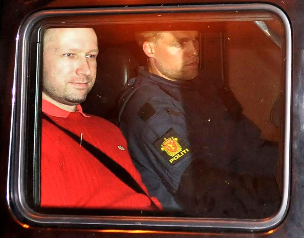 A. B. Breivik jede od soudu - 25. 7.