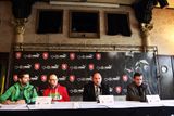 Na tiskové konferenci dresy představilo vedení Fotbalové asociace ČR.