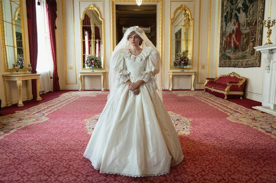 Princeznu Dianu hraje Emma Corrinová.